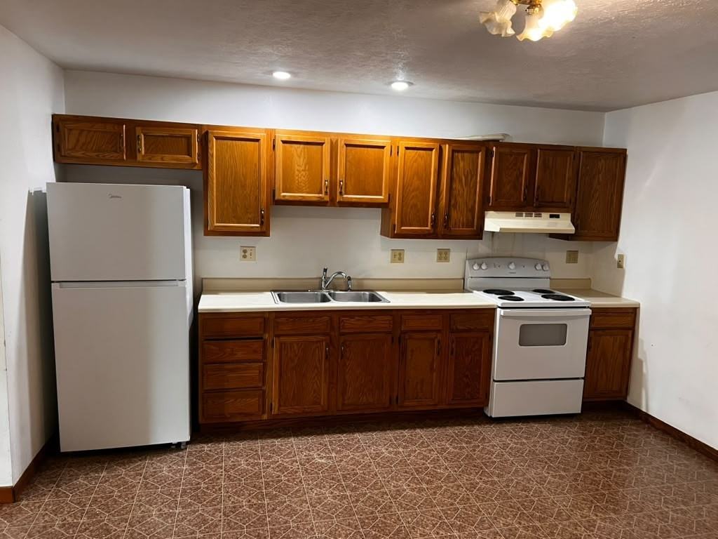 8 Sunrise Drive, Unit B - Photo 4 of 7