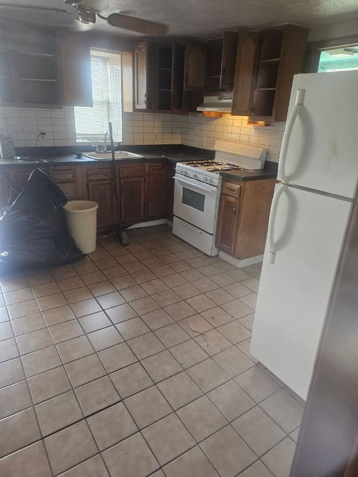 81 Nesbitt St - Photo 3 of 10