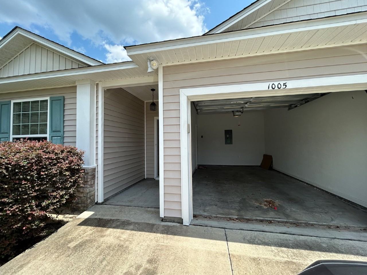 1005 Chase Creek Cir - Photo 2 of 29