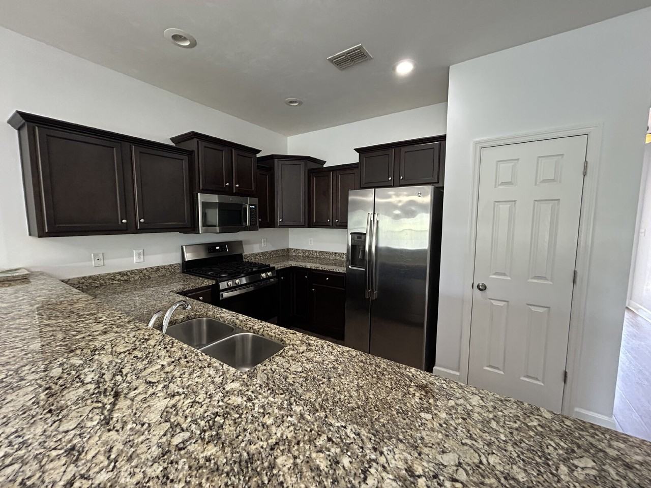 1005 Chase Creek Cir - Photo 7 of 29