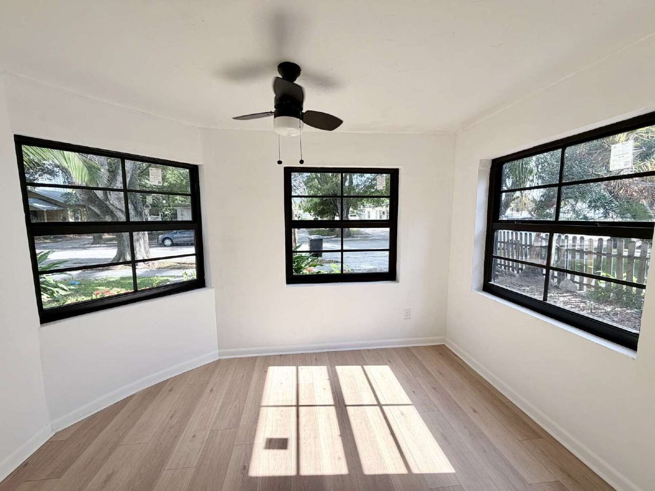 521 48th St #525 - Photo 5 of 10