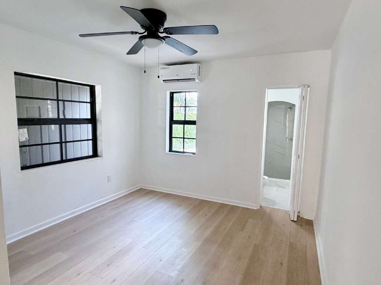 521 48th St #525 - Photo 7 of 10