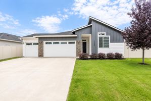 featured image of 15409 Hogback Way