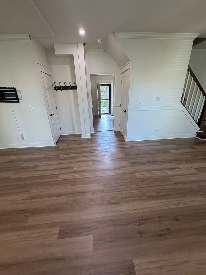1262 Indianola Ave - Photo 2 of 21