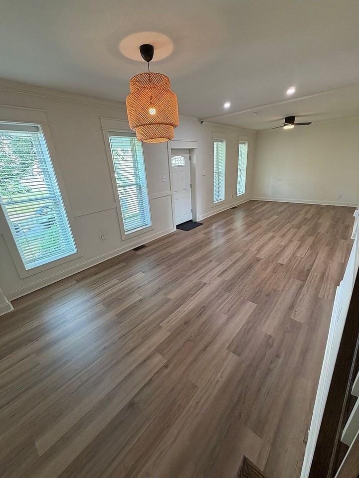 1262 Indianola Ave - Photo 3 of 21