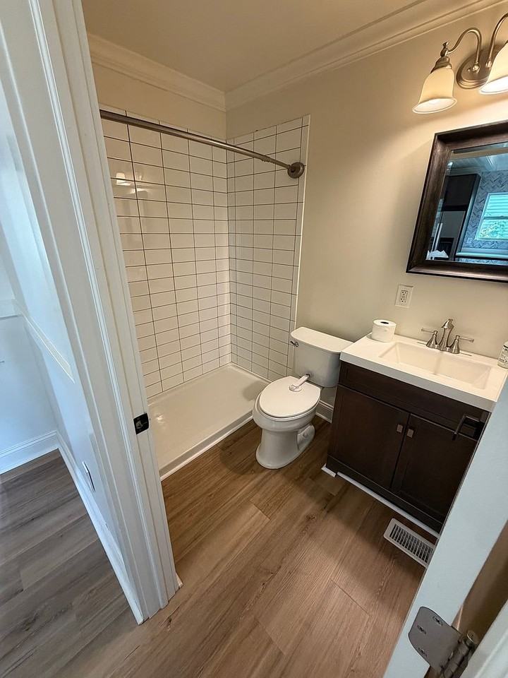 1262 Indianola Ave - Photo 6 of 21
