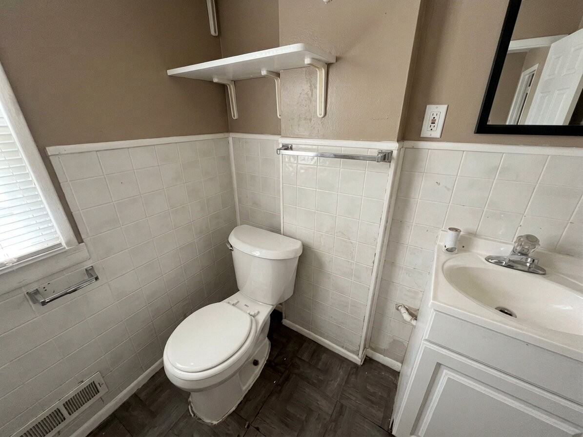 9430 Bristol Ave - Photo 2 of 8