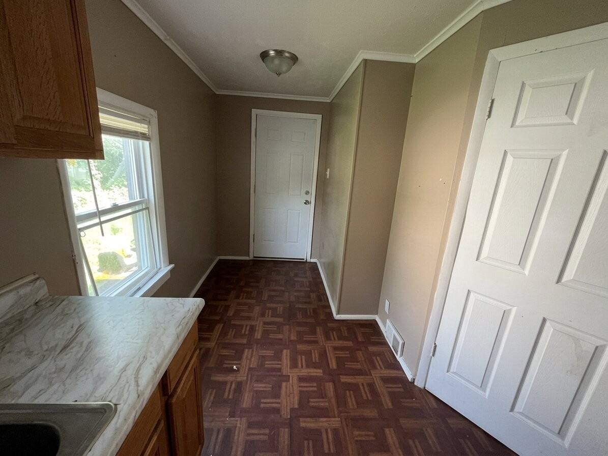 9430 Bristol Ave - Photo 4 of 8