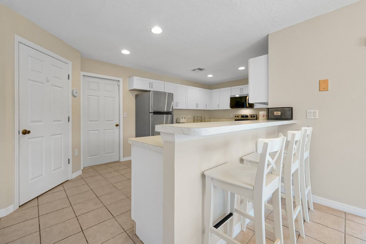 441 Robin Rd - Photo 6 of 50