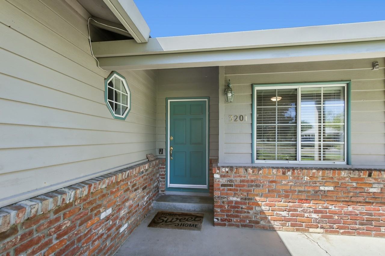 3201 Bonita Dr - Photo 2 of 17