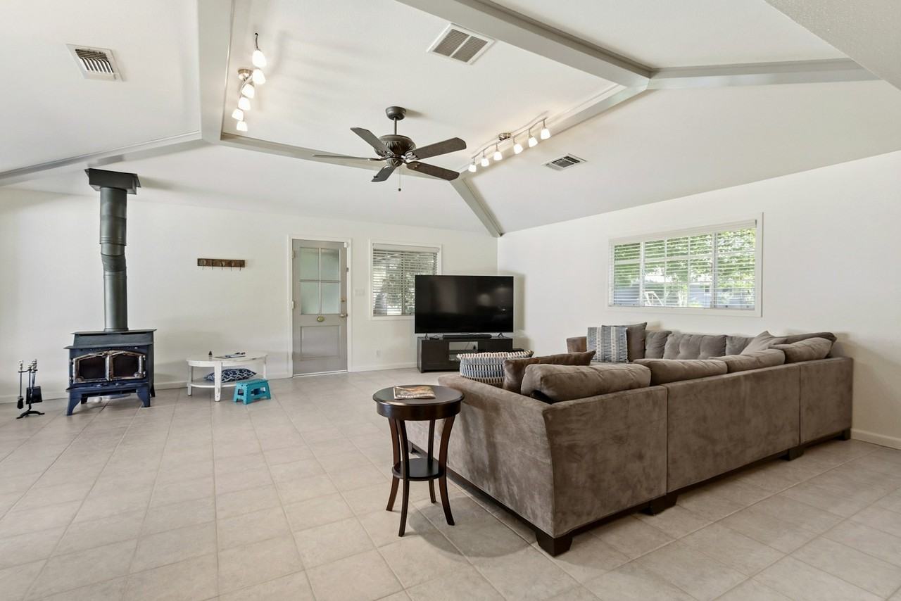 3201 Bonita Dr - Photo 3 of 17