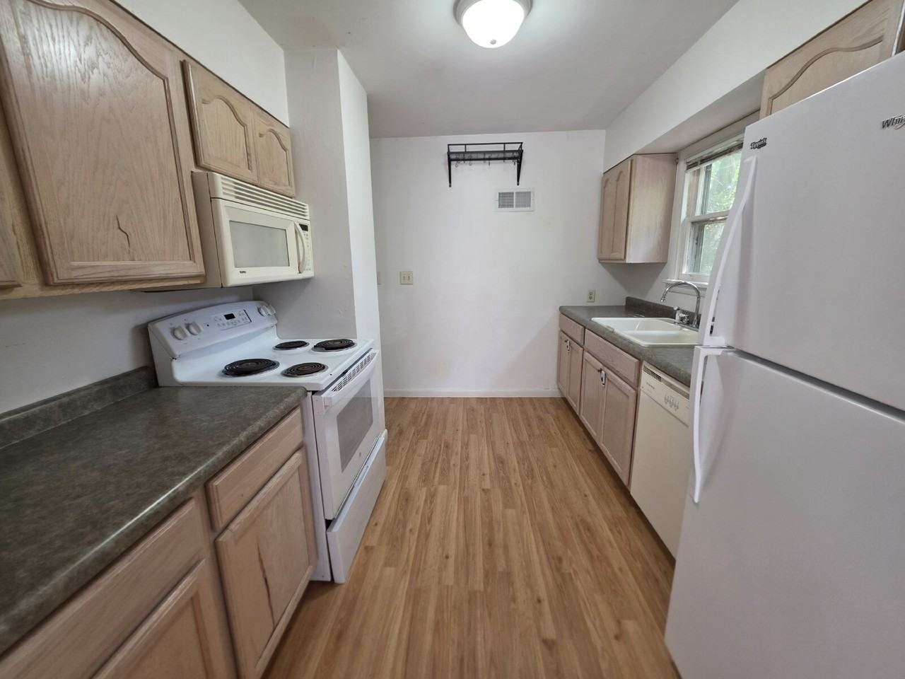 609 Bolles St - Photo 5 of 18