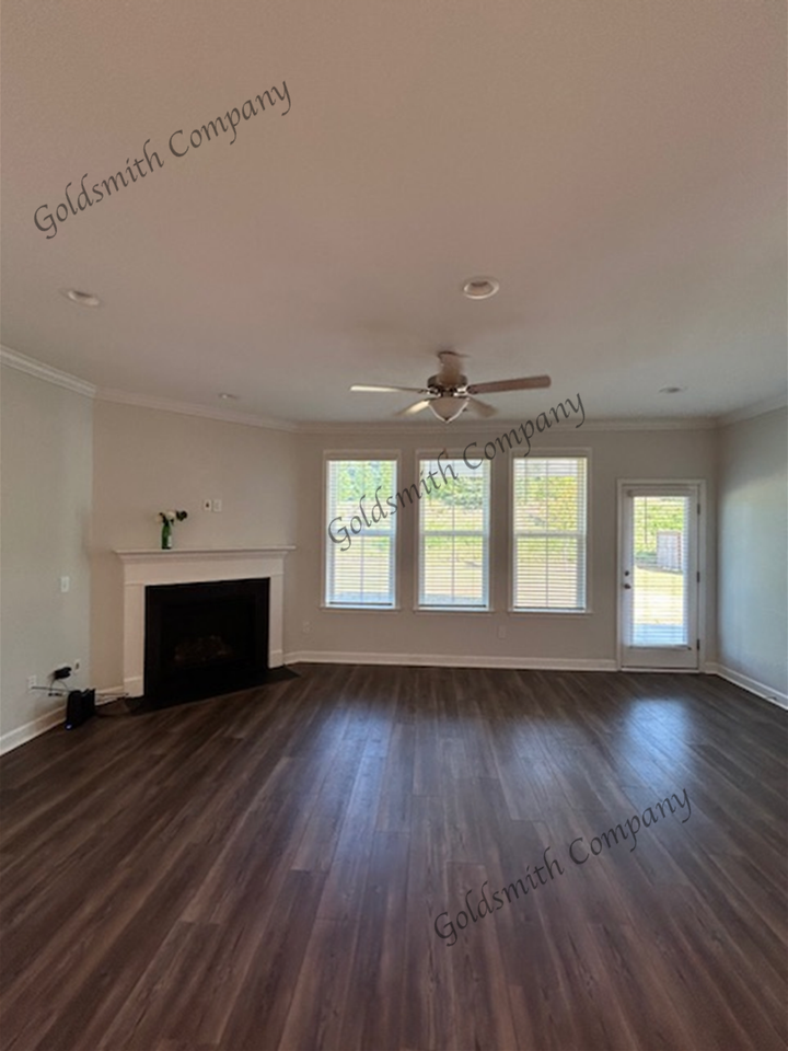 410 Plumblee Ln - Photo 4 of 18