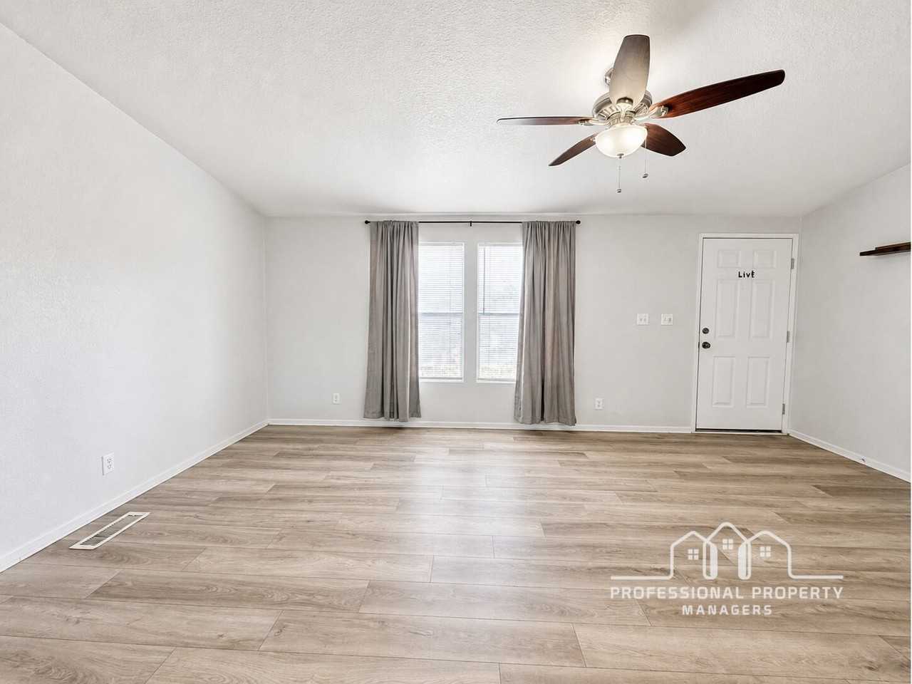 28517 E Bakersfield Ave - Photo 3 of 16