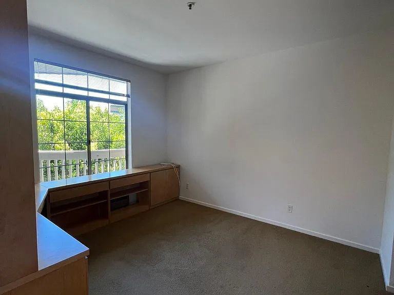2040 Sutter St - Photo 4 of 11