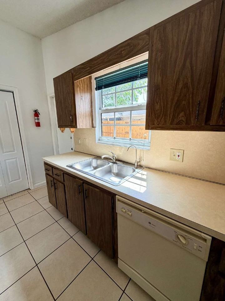 8715 Pluto Ter - Photo 7 of 16