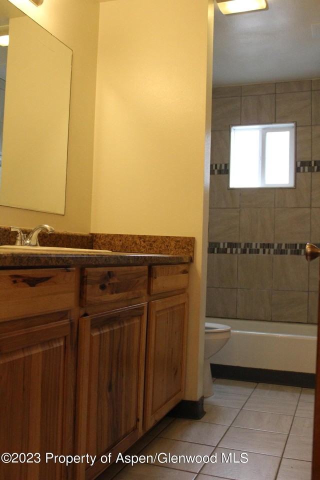 736 Bennett Ave - Photo 4 of 9