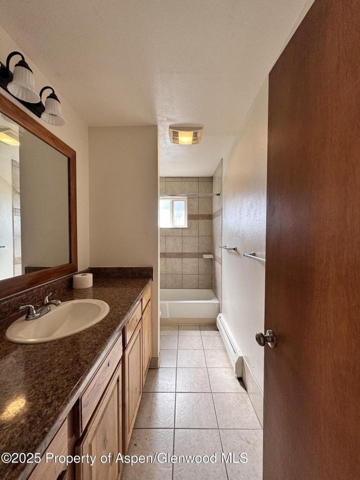 736 Bennett Ave - Photo 7 of 9