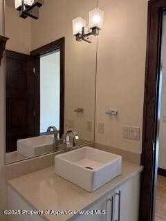 933 Main St - Photo 4 of 10