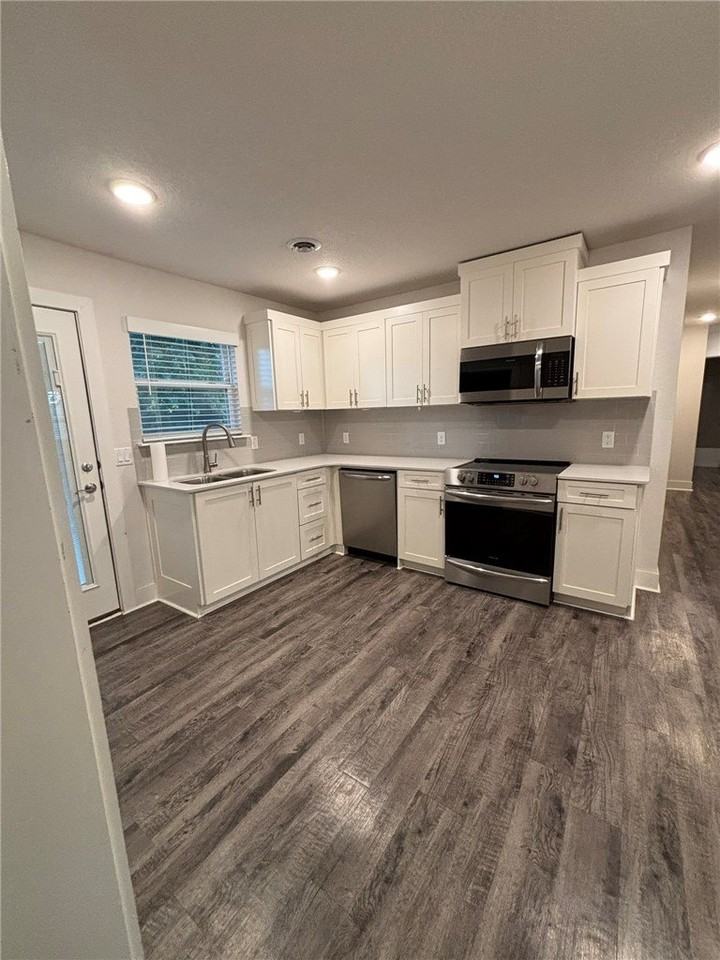 1006 Se 4th St - Photo 5 of 13