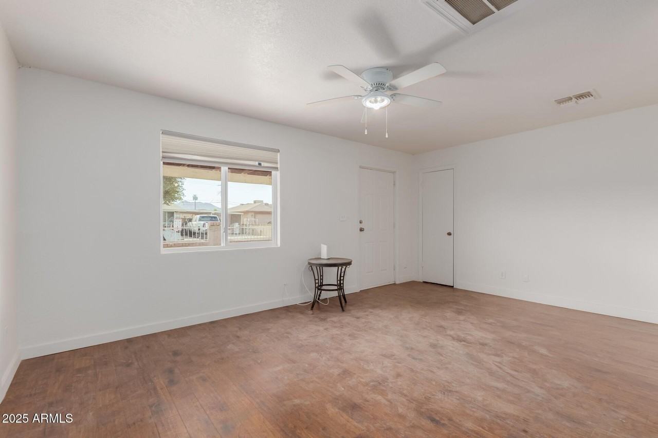 3622 W Sunland Ave - Photo 5 of 25