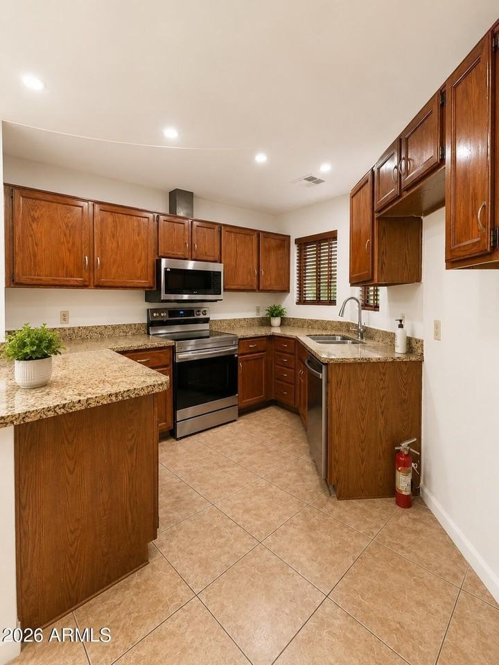 11140 N 82nd Ln - Photo 3 of 22