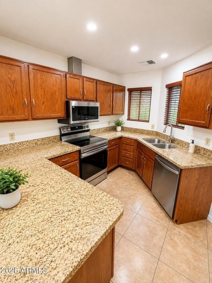11140 N 82nd Ln - Photo 4 of 22