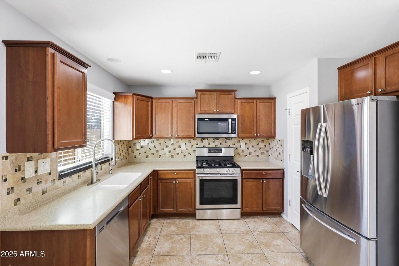1717 W Buckhorn Trl - Photo 3 of 38