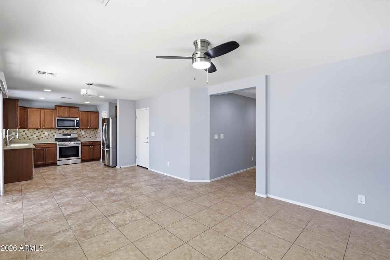 1717 W Buckhorn Trl - Photo 4 of 38