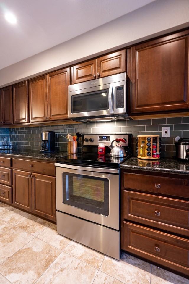 1332 W 6th St - Photo 4 of 37