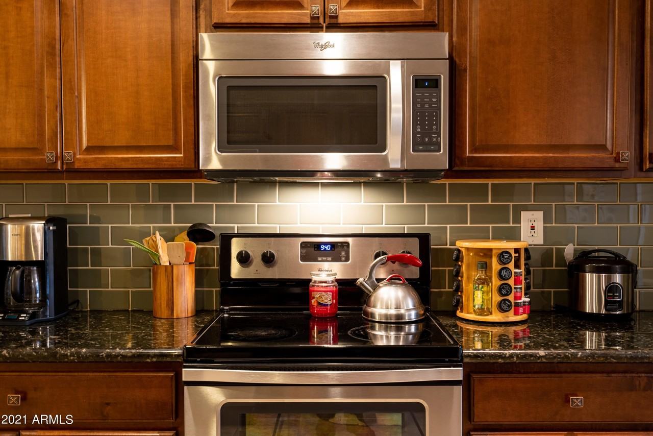 1332 W 6th St - Photo 5 of 37