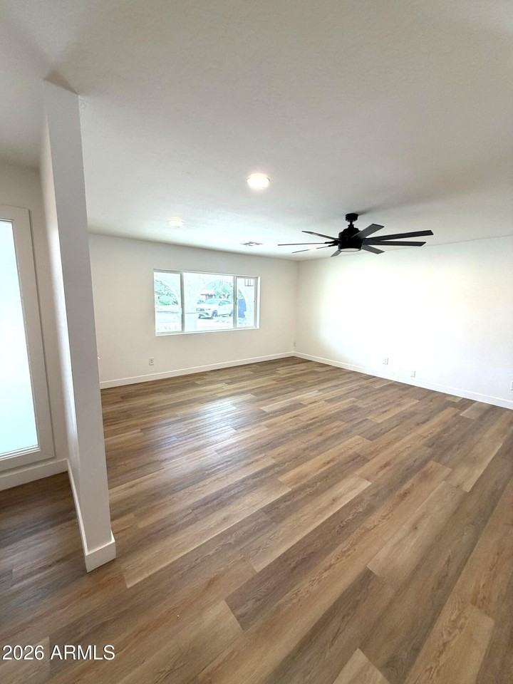 5924 E North Ln - Photo 5 of 49