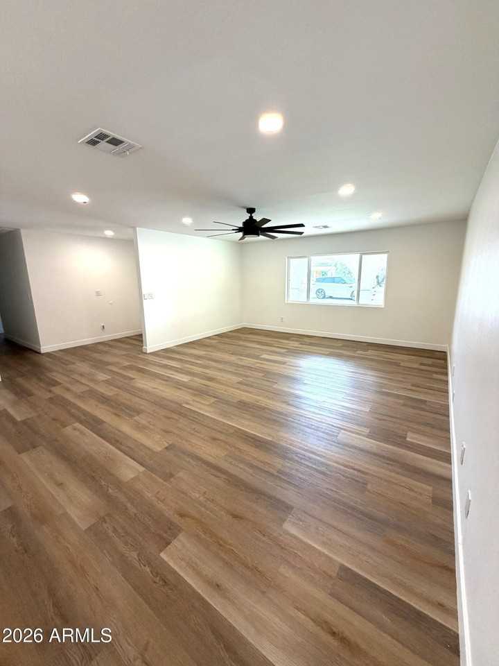 5924 E North Ln - Photo 6 of 49
