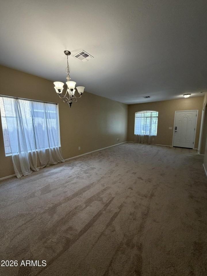 2555 E Robb Ln - Photo 3 of 25