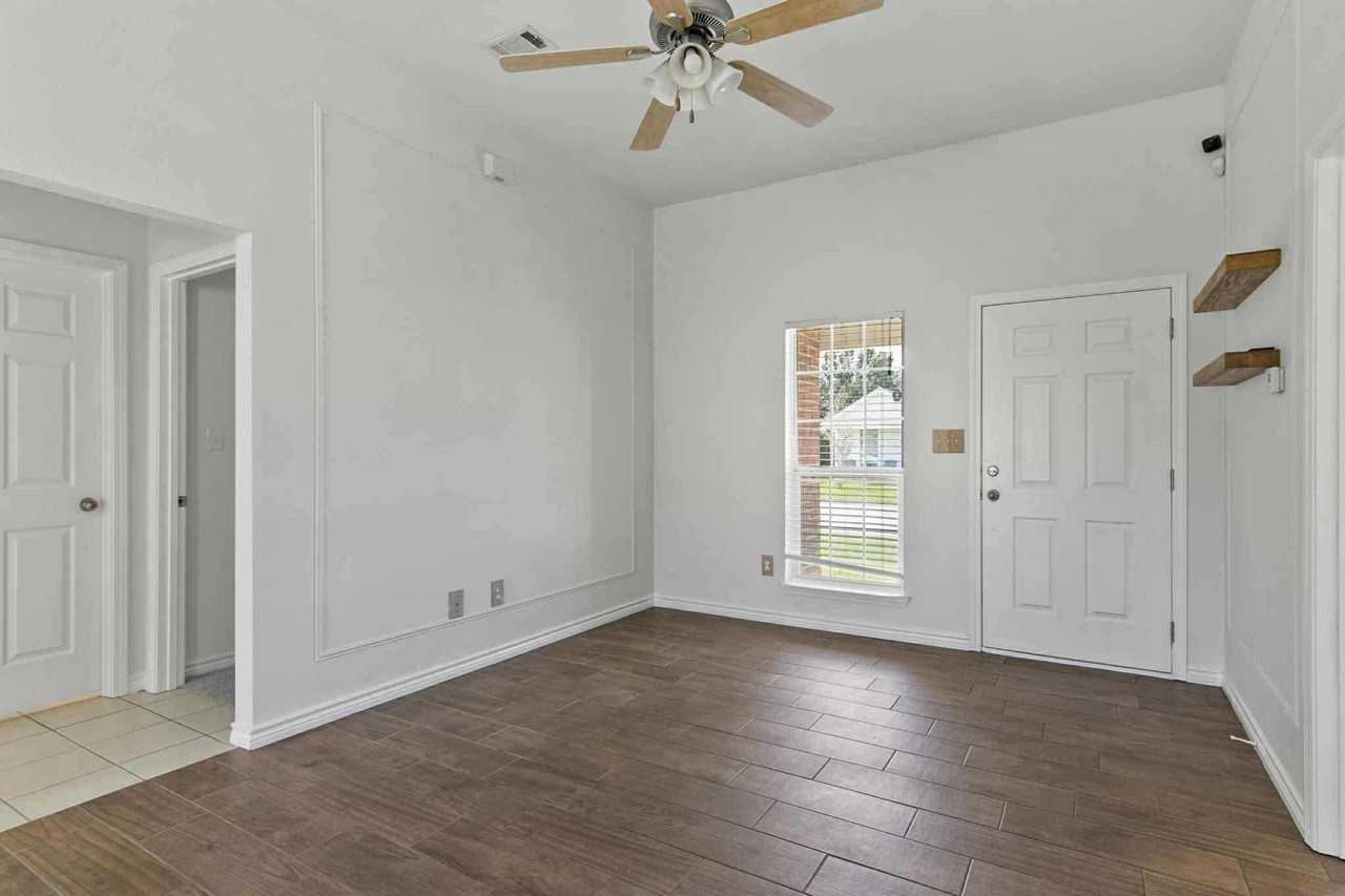 5775 Shadowbend Cir S - Photo 2 of 22