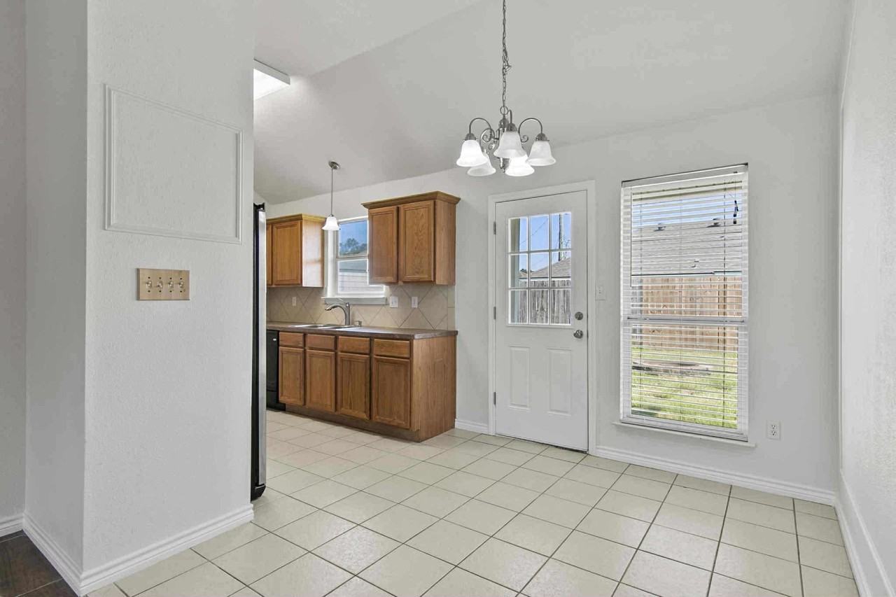 5775 Shadowbend Cir S - Photo 7 of 22
