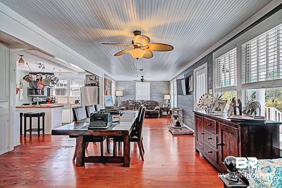 3376 Washington Ave - Photo 5 of 23