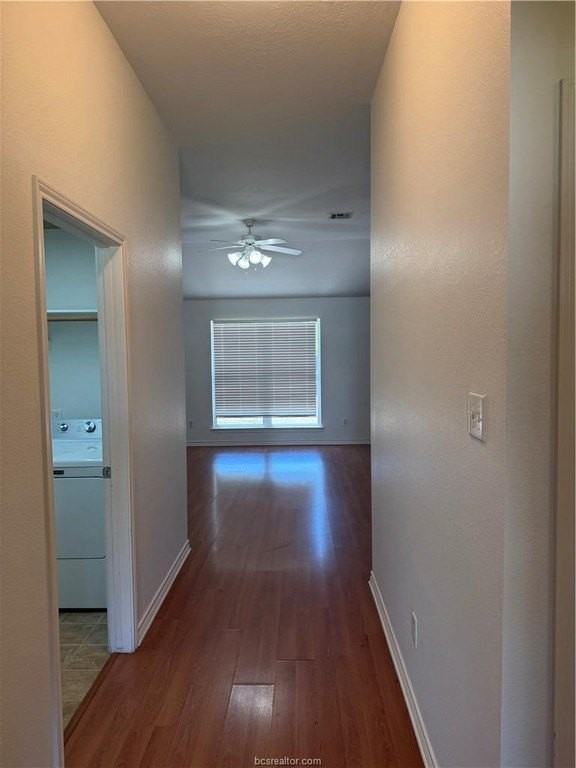 933 Crested Point Dr - Photo 2 of 16
