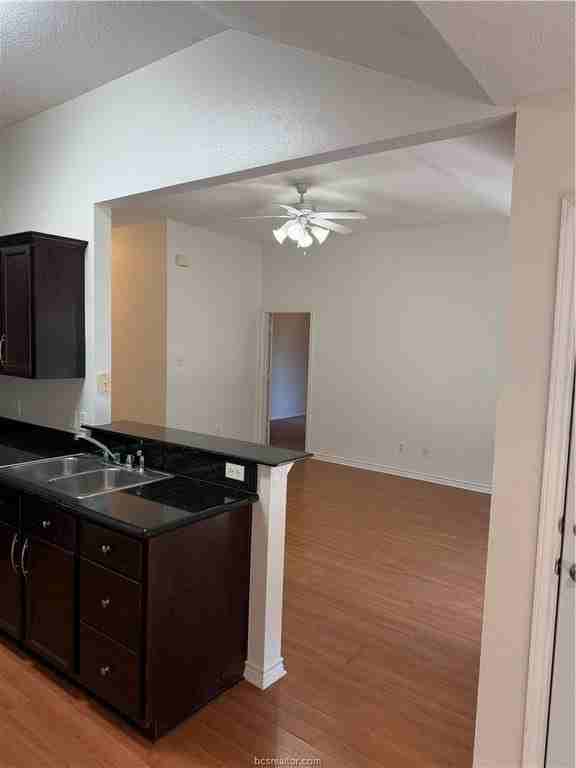 933 Crested Point Dr - Photo 5 of 16