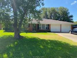 featured image of 411 Leslie Dr