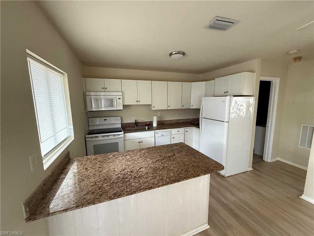10632 Woods Cir Apt 6 - Photo 6 of 7