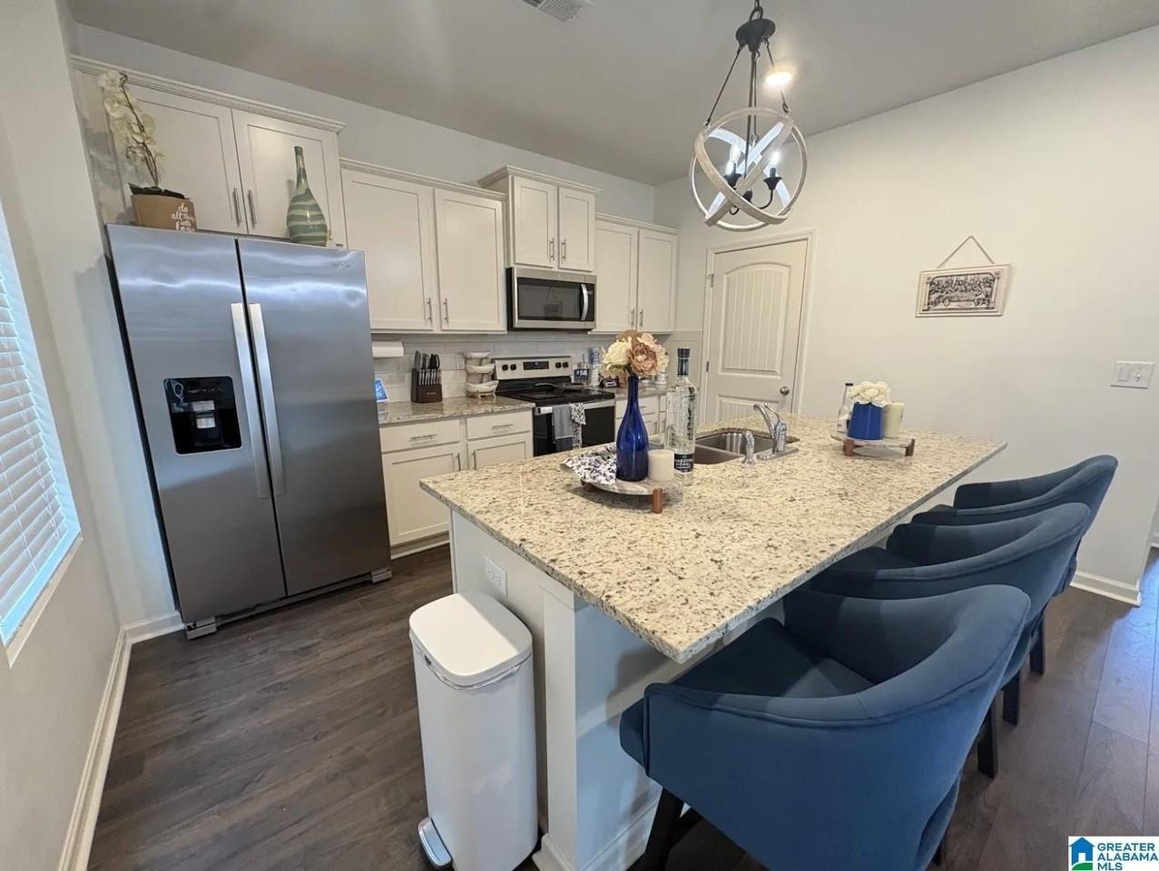 1140 Riviera Dr - Photo 5 of 19