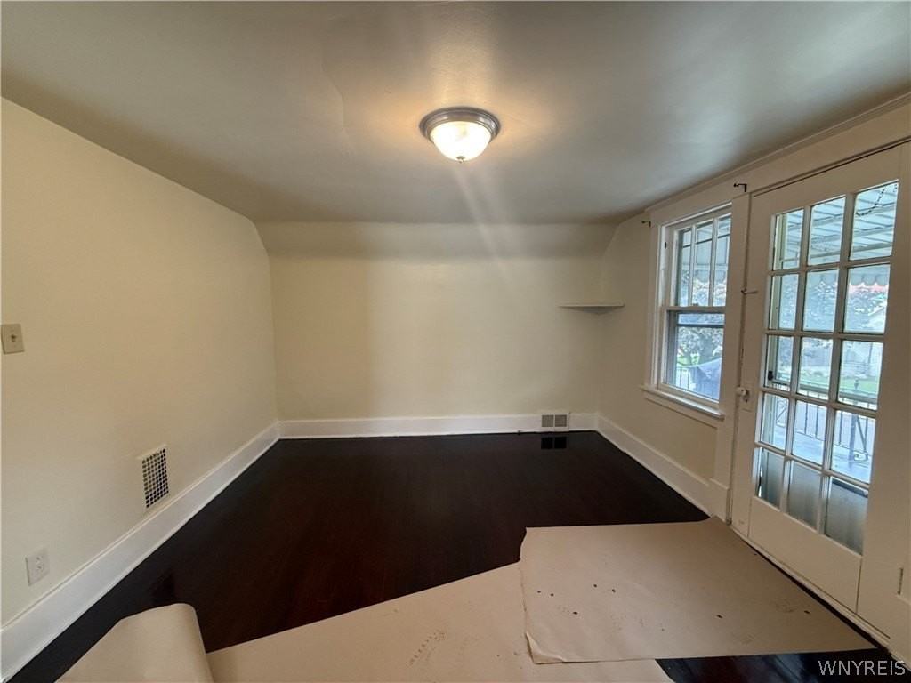 63 Wright Ave - Photo 6 of 13