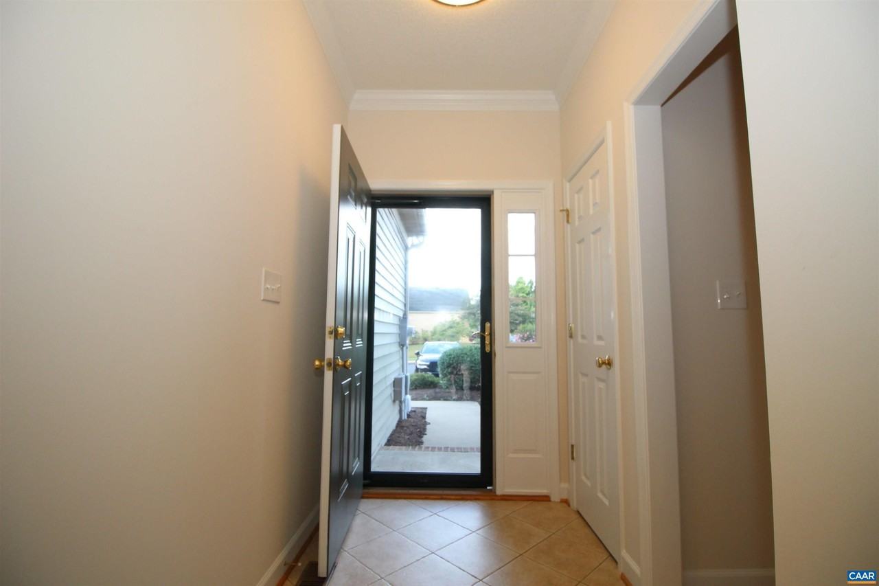121 Bryant Dr - Photo 2 of 20
