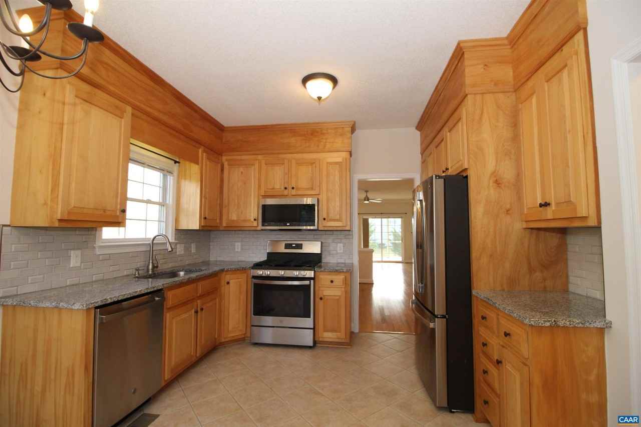 121 Bryant Dr - Photo 3 of 20