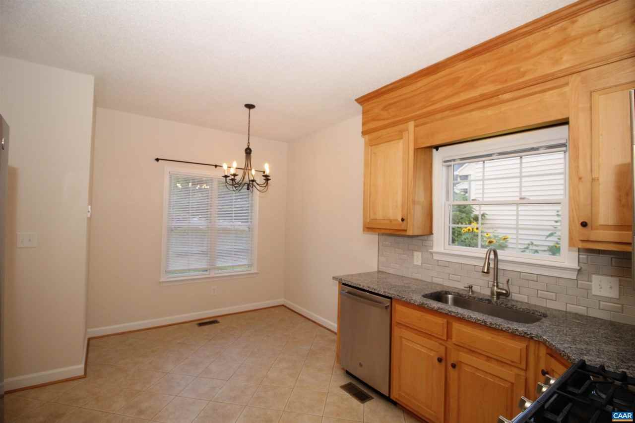 121 Bryant Dr - Photo 5 of 20