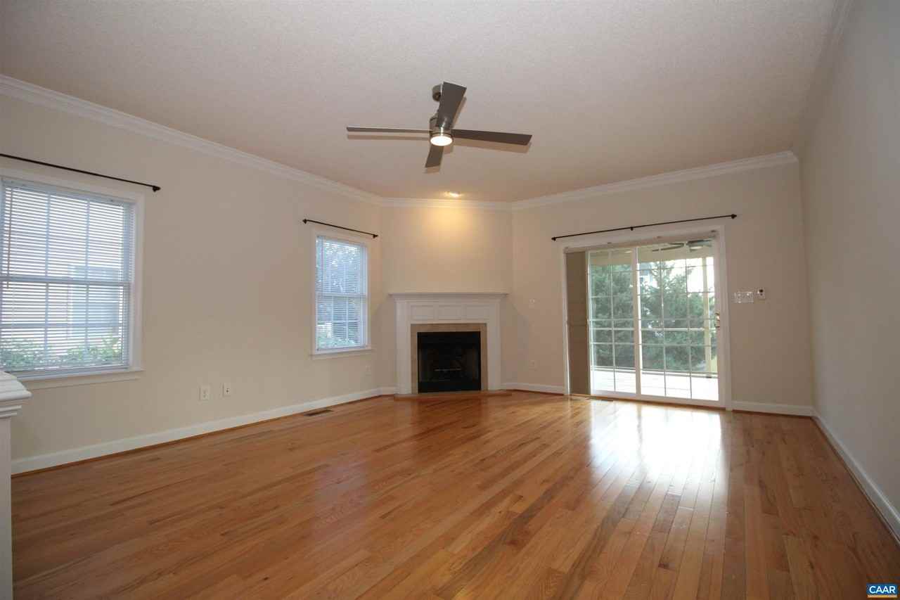 121 Bryant Dr - Photo 7 of 20
