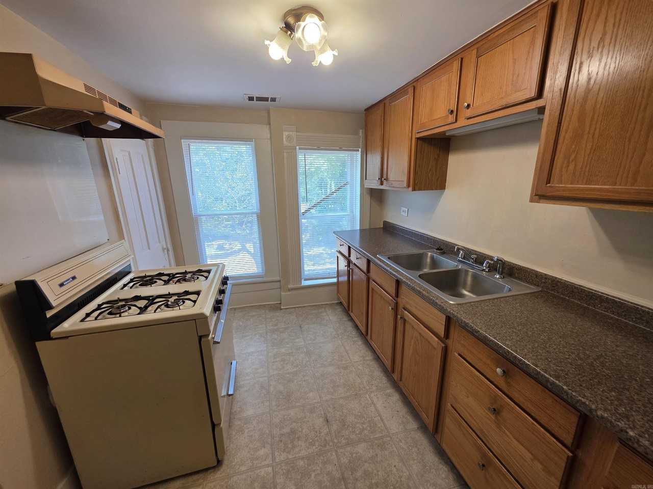 1008 Kavanaugh Blvd #3 - Photo 4 of 7