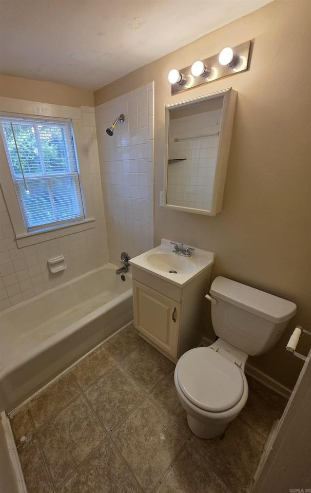 1008 Kavanaugh Blvd #3 - Photo 6 of 7