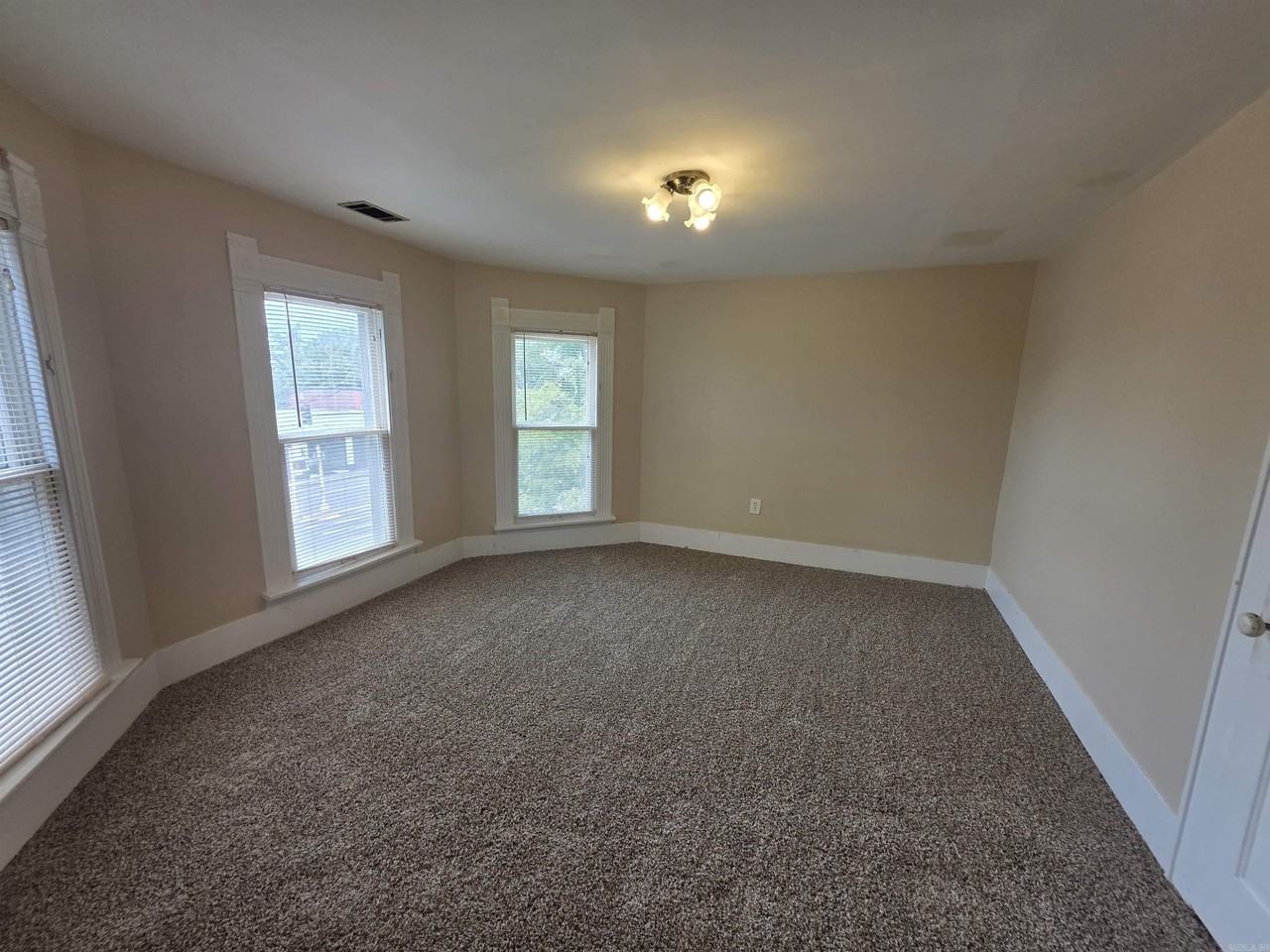 1008 Kavanaugh Blvd #3 - Photo 7 of 7